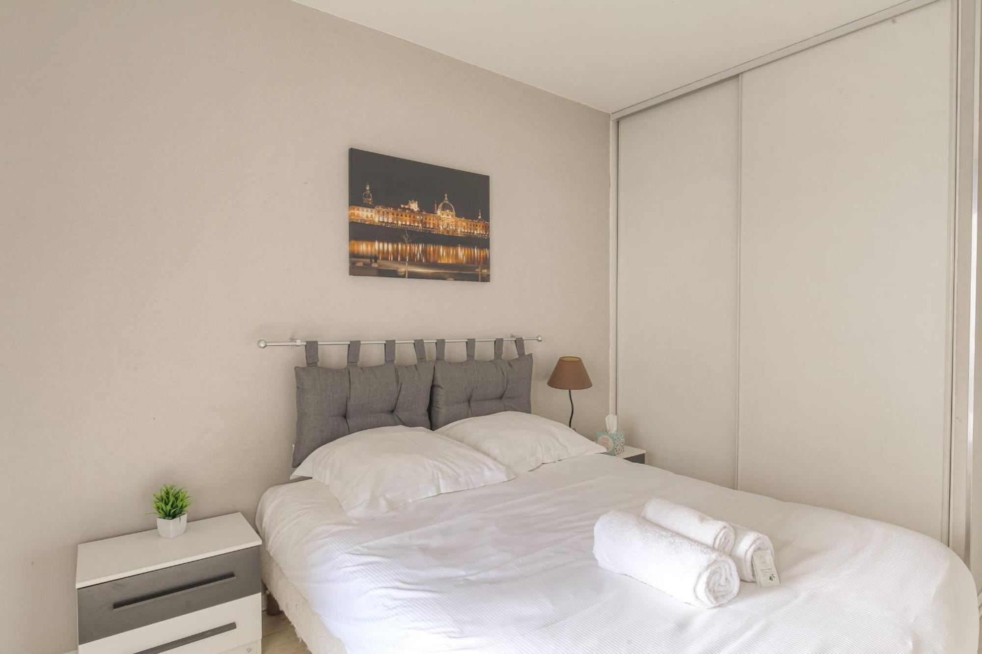 Fonctionnel Et Calme Avec Parking Gratuit Apartamento Villeurbanne