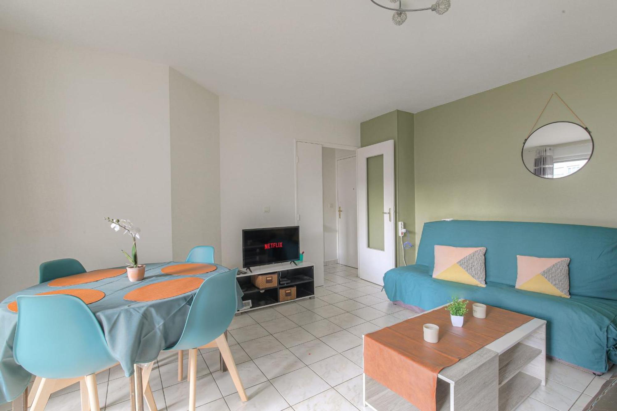 Fonctionnel Et Calme Avec Parking Gratuit Apartamento Villeurbanne