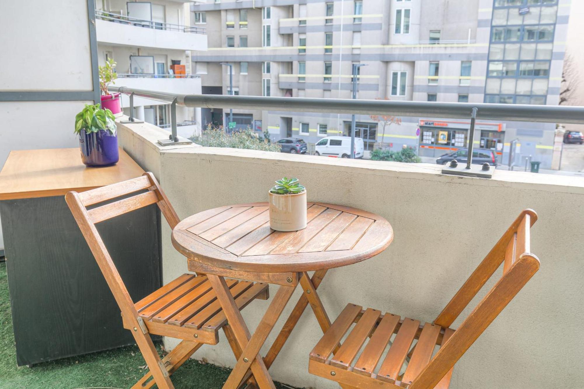 Fonctionnel Et Calme Avec Parking Gratuit Apartamento Villeurbanne